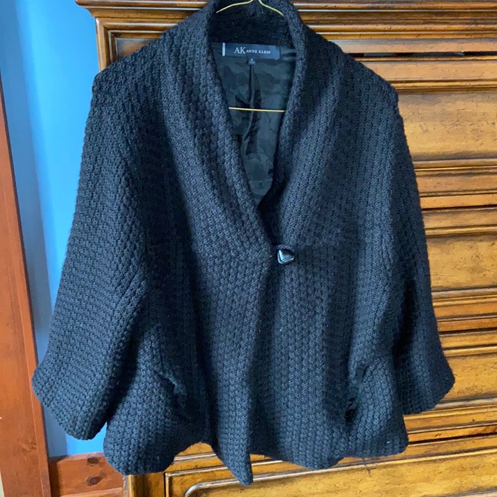 Anne Klein Black Cape with Pockets Size XL